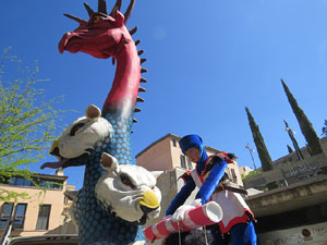 Festes de Primavera de Girona 2016. Penjada del Tarl&agrave;. La cercavila