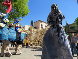 Festes de Primavera de Girona 2016. Penjada del Tarl&agrave;. La cercavila