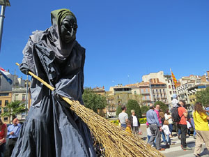 Festes de Primavera de Girona 2016. Penjada del Tarl&agrave;. La cercavila