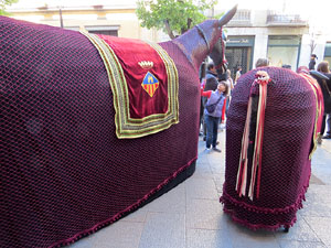 Festes de Primavera de Girona 2016. Cercavila de mulasses amb la Mula Baba i les Mulasses de Vilanova i la Geltr&uacute;
