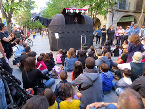 Festes de Primavera de Girona 2016. Cercavila de mulasses amb la Mula Baba i les Mulasses de Vilanova i la Geltr&uacute;