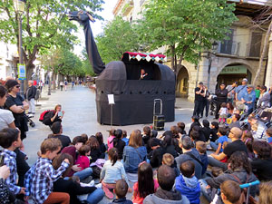 Festes de Primavera de Girona 2016. Cercavila de mulasses amb la Mula Baba i les Mulasses de Vilanova i la Geltr&uacute;