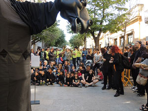 Festes de Primavera de Girona 2016. Cercavila de mulasses amb la Mula Baba i les Mulasses de Vilanova i la Geltr&uacute;