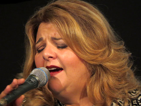 Montserrat Cristau i la banda de professors de l'Escola de M&uacute;sica Moderna de Girona (EMMG), interpretant m&uacute;sica de Xavier Cugat