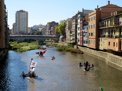 Tornada de les andr&ograve;mines al Pont de Pedra