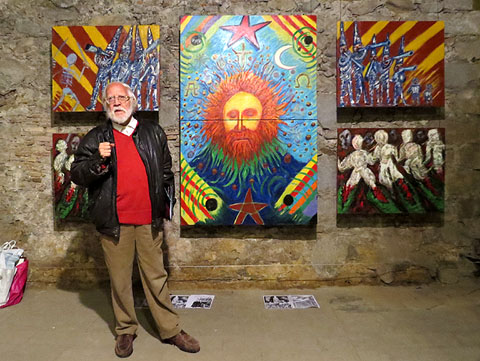 Llu&iacute;s Bosch Mart&iacute; preparant les obres de l'exposici&oacute; Gironacord 2015
