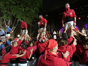 Fires 2015. Els castells de vig&iacute;lia, amb els Marrecs de Salt i Castellers de l'Alt Maresme