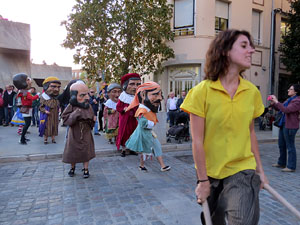 Fires 2015. Cercavila d'inici de Fires amb Fal&middot;lera Gironina, els gegants de Santa Eug&egrave;nia, els gegants de l'Esquerra del Ter, la Mula Baba i la Girona Marxing Band
