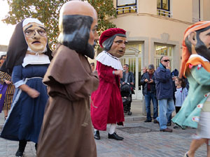 Fires 2015. Cercavila d'inici de Fires amb Fal&middot;lera Gironina, els gegants de Santa Eug&egrave;nia, els gegants de l'Esquerra del Ter, la Mula Baba i la Girona Marxing Band