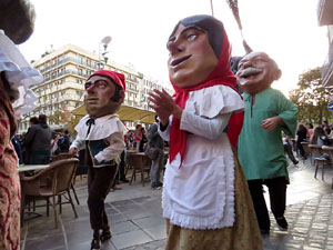 Fires 2015. Cercavila d'inici de Fires amb Fal&middot;lera Gironina, els gegants de Santa Eug&egrave;nia, els gegants de l'Esquerra del Ter, la Mula Baba i la Girona Marxing Band