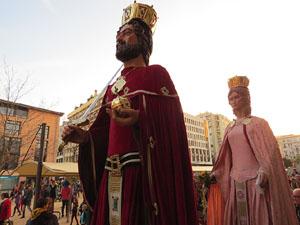 Fires 2015. Cercavila d'inici de Fires amb Fal&middot;lera Gironina, els gegants de Santa Eug&egrave;nia, els gegants de l'Esquerra del Ter, la Mula Baba i la Girona Marxing Band
