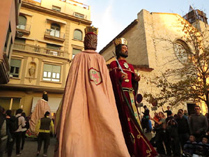 Fires 2015. Cercavila d'inici de Fires amb Fal&middot;lera Gironina, els gegants de Santa Eug&egrave;nia, els gegants de l'Esquerra del Ter, la Mula Baba i la Girona Marxing Band