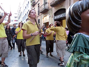 Fires 2015. Cercavila d'inici de Fires amb Fal&middot;lera Gironina, els gegants de Santa Eug&egrave;nia, els gegants de l'Esquerra del Ter, la Mula Baba i la Girona Marxing Band