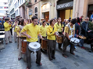 Fires 2015. Cercavila d'inici de Fires amb Fal&middot;lera Gironina, els gegants de Santa Eug&egrave;nia, els gegants de l'Esquerra del Ter, la Mula Baba i la Girona Marxing Band