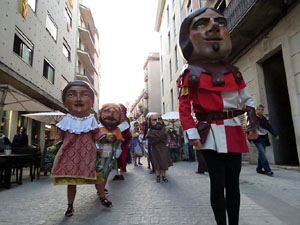 Fires 2015. Cercavila d'inici de Fires amb Fal&middot;lera Gironina, els gegants de Santa Eug&egrave;nia, els gegants de l'Esquerra del Ter, la Mula Baba i la Girona Marxing Band