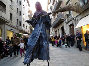 Fires 2015. Cercavila d'inici de Fires amb Fal&middot;lera Gironina, els gegants de Santa Eug&egrave;nia, els gegants de l'Esquerra del Ter, la Mula Baba i la Girona Marxing Band