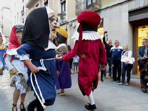 Fires 2015. Cercavila d'inici de Fires amb Fal&middot;lera Gironina, els gegants de Santa Eug&egrave;nia, els gegants de l'Esquerra del Ter, la Mula Baba i la Girona Marxing Band