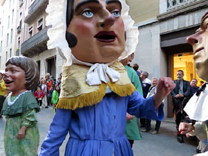 Fires 2015. Cercavila d'inici de Fires amb Fal&middot;lera Gironina, els gegants de Santa Eug&egrave;nia, els gegants de l'Esquerra del Ter, la Mula Baba i la Girona Marxing Band