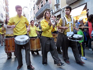 Fires 2015. Cercavila d'inici de Fires amb Fal&middot;lera Gironina, els gegants de Santa Eug&egrave;nia, els gegants de l'Esquerra del Ter, la Mula Baba i la Girona Marxing Band