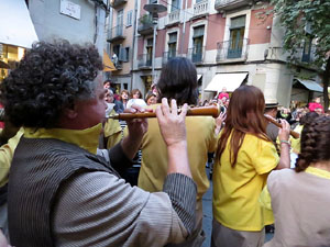 Fires 2015. Cercavila d'inici de Fires amb Fal&middot;lera Gironina, els gegants de Santa Eug&egrave;nia, els gegants de l'Esquerra del Ter, la Mula Baba i la Girona Marxing Band