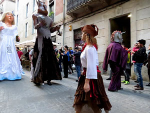 Fires 2015. Cercavila d'inici de Fires amb Fal&middot;lera Gironina, els gegants de Santa Eug&egrave;nia, els gegants de l'Esquerra del Ter, la Mula Baba i la Girona Marxing Band