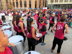 Fires 2015. Cercavila d'inici de Fires amb Fal&middot;lera Gironina, els gegants de Santa Eug&egrave;nia, els gegants de l'Esquerra del Ter, la Mula Baba i la Girona Marxing Band
