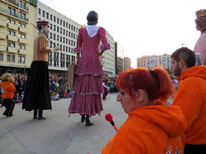 Fires 2015. Cercavila d'inici de Fires amb Fal&middot;lera Gironina, els gegants de Santa Eug&egrave;nia, els gegants de l'Esquerra del Ter, la Mula Baba i la Girona Marxing Band