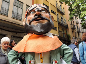 Fires 2015. Passejada pel Barri Vell amb els capgrossos de Girona