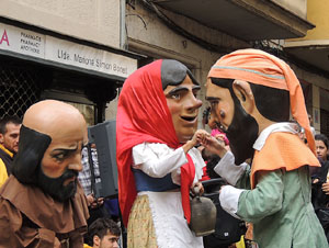 Fires 2015. Passejada pel Barri Vell amb els capgrossos de Girona