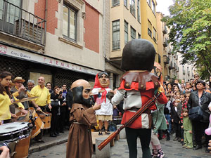 Fires 2015. Passejada pel Barri Vell amb els capgrossos de Girona