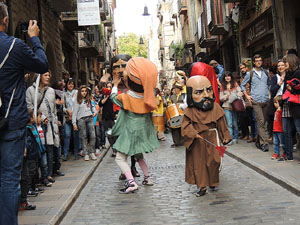 Fires 2015. Passejada pel Barri Vell amb els capgrossos de Girona