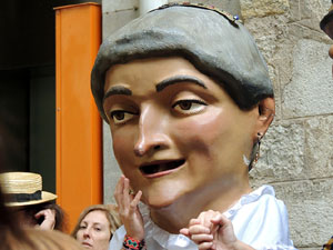 Fires 2015. Passejada pel Barri Vell amb els capgrossos de Girona