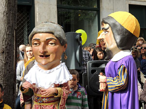 Fires 2015. Passejada pel Barri Vell amb els capgrossos de Girona