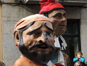 Fires 2015. Passejada pel Barri Vell amb els capgrossos de Girona