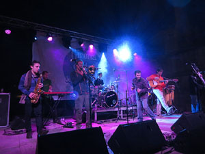 Girona10 2016. Actuaci&oacute; musical d'Hora de Joglar