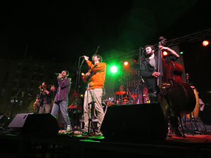 Girona10 2016. Actuaci&oacute; musical d'Hora de Joglar