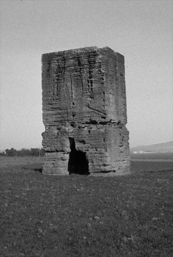 La torre sepulcral de Vilablareix, tamb&eacute; coneguda com la Torre dels moros o La Torratxa. 1924