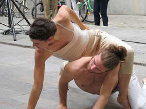 inund'ART 2016. Dansa a la pla&ccedil;a Mercaders amb Agitart