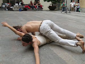 inund'ART 2016. Dansa a la pla&ccedil;a Mercaders amb Agitart