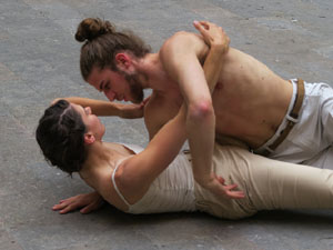inund'ART 2016. Dansa a la pla&ccedil;a Mercaders amb Agitart