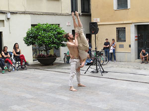 inund'ART 2016. Dansa a la pla&ccedil;a Mercaders amb Agitart