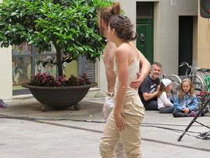 inund'ART 2016. Dansa a la pla&ccedil;a Mercaders amb Agitart