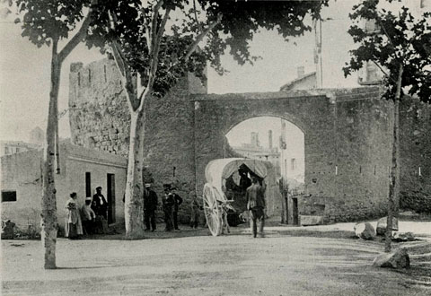 La torre i el portal del Carme, acc&eacute;s principal de la muralla sud