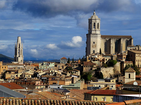 Vista de la Catedral i Sant Feliu des del baluard de la Merc&egrave;