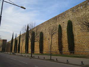Itinerari de la Muralla. La torre i el portal dels Socors