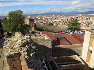 Itinerari de la Muralla. La torre i el portal dels Socors