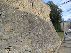 Itinerari de la Muralla. La torre i el portal dels Socors