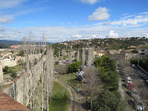 Itinerari de la Muralla. La torre i el portal dels Socors