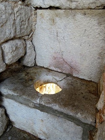 Interior de garita a tocar la torre de Sant Dom&egrave;nec