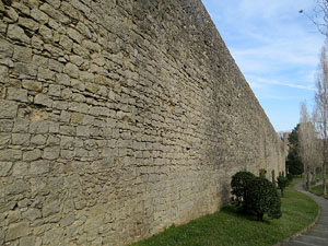Itinerari de la Muralla. Des de la torre de Sant Dom&egrave;nec a la del Llamp